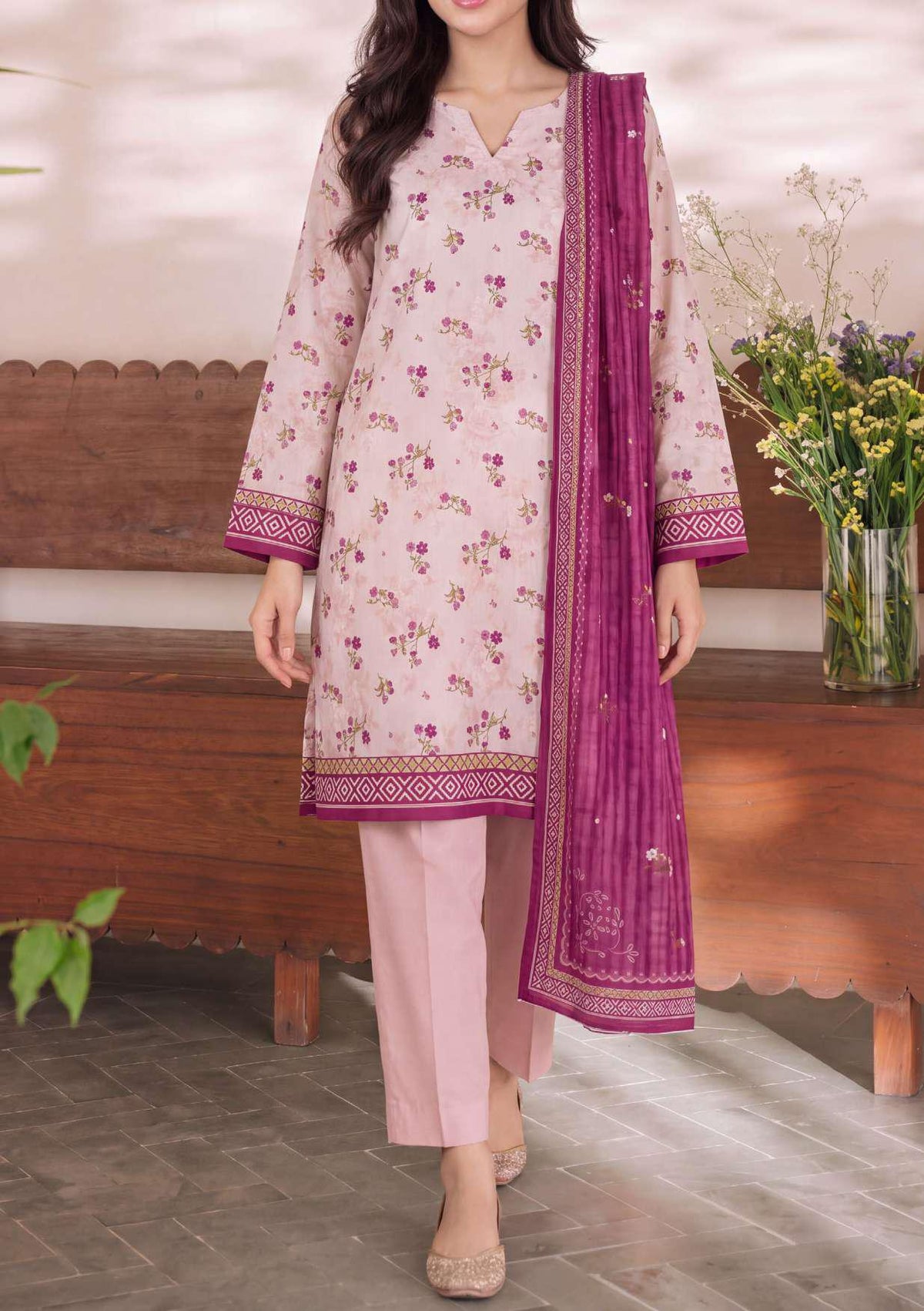 Daman Exclusive by VS Textiles | Printed Cambric 3 Piece Unstitched Suit D-2